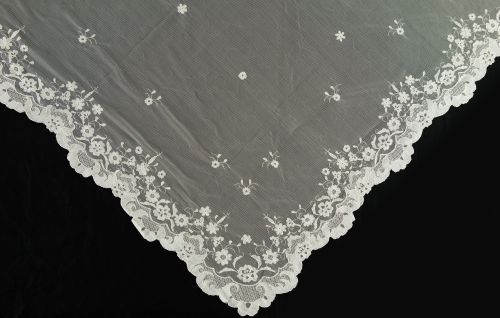 Mantilla encaje bordado