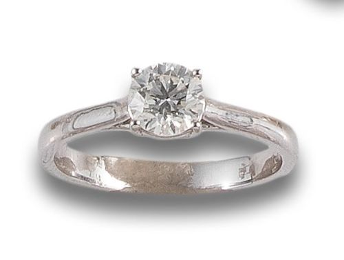 SORTIJA SOLITARRIO DE DIAMANTE, EN ORO BLANCO