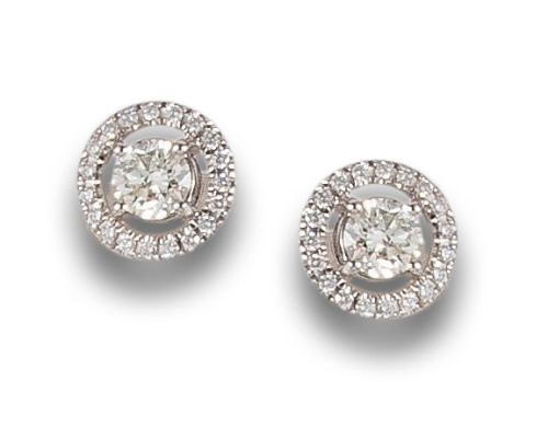 PENDIENTES ROSETONES DE DIAMANTES, EN ORO BLANCO