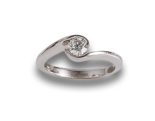 DIAMOND SOLITAIRE RING, IN WHITE GOLD