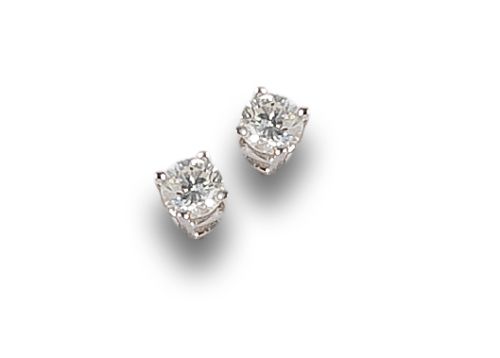 PENDIENTES DORMILONAS DE DIAMANTES, EN ORO BLANCO