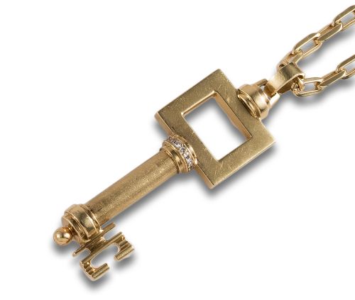 COLGANTE LLAVE CON CADENA EN ORO Y DIAMANTES