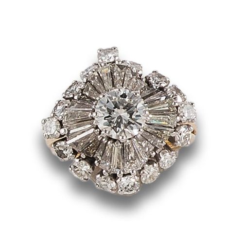 SORTIJA EN ORO AMARILLO Y BLANCO CON DIAMANTES