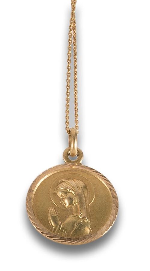 CADENA CON MEDALLA EN ORO