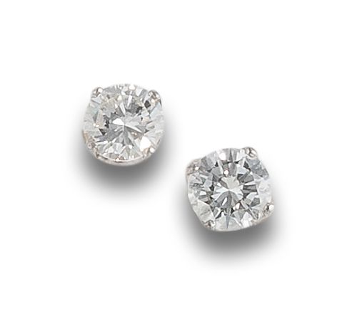 PENDIENTES TIPO DORMILONAS CON BRILLANTES 