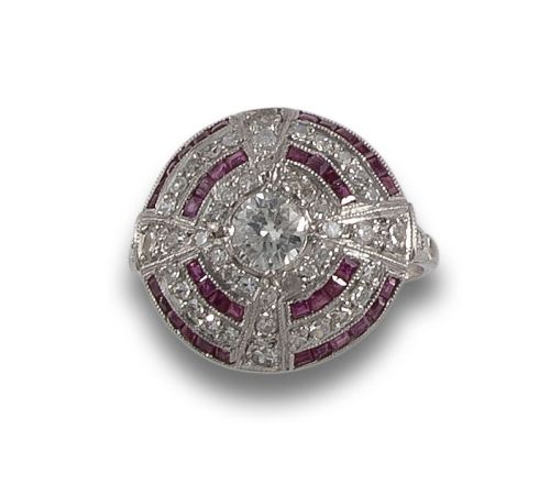 RING, ANTIQUE STYLE, WITH DIAMOND AND RUBIES, IN PLATINUM