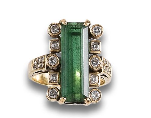 SORTIJA LANZADERA DE TURMALINA Y DIAMANTES, EN ORO AMARILLO