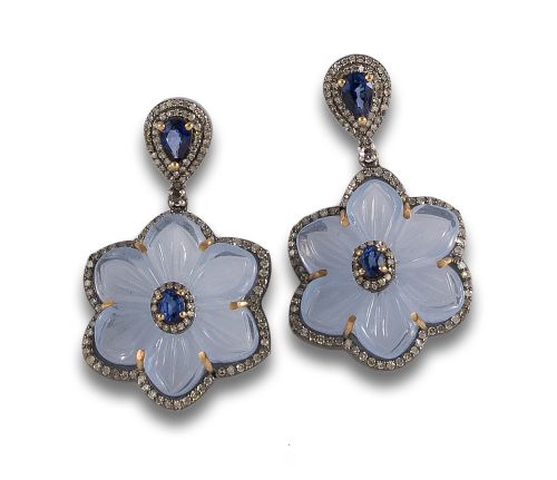 PENDIENTES LARGOS FLORES DE DIAMANTES, ZAFIROS Y CALCEDONIA