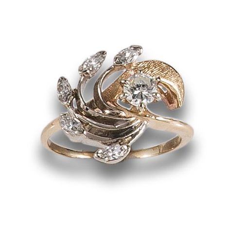 SORTIJA FLOR DE DIAMANTES, EN ORO AMARILLO
