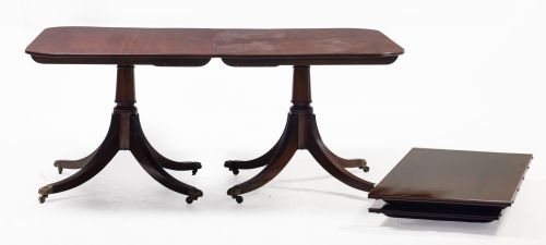 Mesa de comedor de estilo Sheraton, S. XX