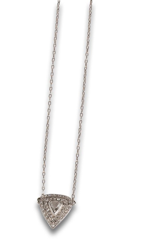 COLGANTE, ESTILO ANTIGUO, DE DIAMANTES, EN PLATINO