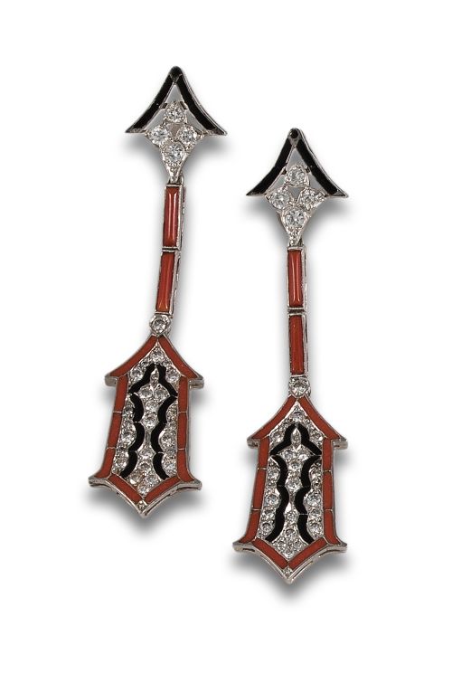 PENDIENTES LARGOS, ESTILO ANTIGUO, DE DIAMANTES Y ESMALTE,