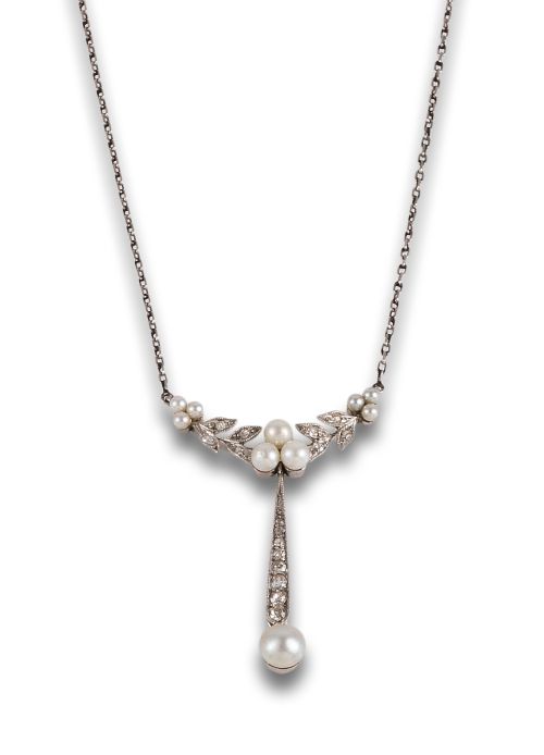 COLGANTE, ESTILO ANTIGUO, DE DIAMANTES Y PERLAS, EN PLATINO