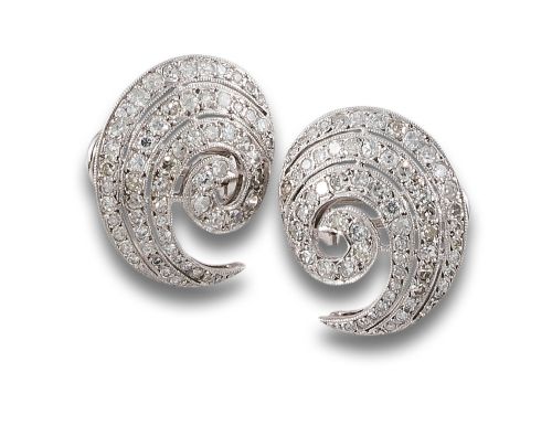 PENDIENTES ESTILO AÑOS 50 DE DIAMANTES, EN PLATINO