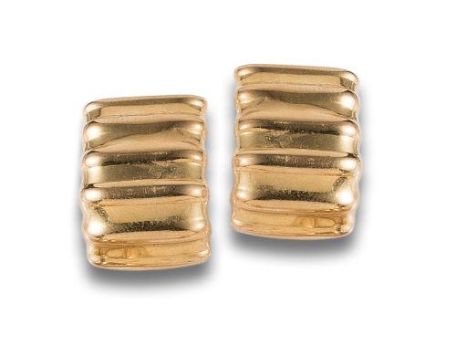 PENDIENTES EN ORO AMARILLO 