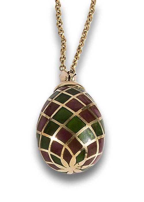 CADENA CON COLGANTE EN FORMA DE HUEVO EN ORO CON ESMALTES Y