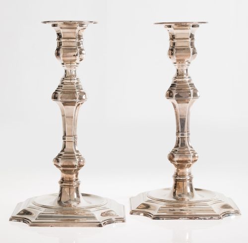 Pareja de candeleros de plata española, ley 916, S. XX