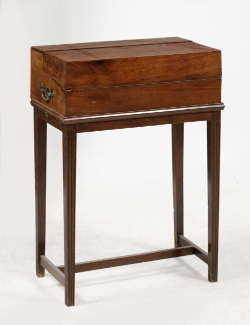 "Desk on stand" victoriano, Inglaterra, S. XIX