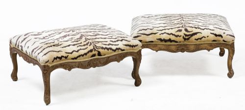 Pareja de banquetas de estilo Luis XV, S. XX