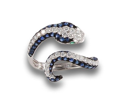 SORTIJA SERPIENTE DE DIAMANTES Y ZAFIROS, EN ORO BLANCO