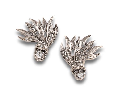 PENDIENTES FLORES DE DIAMANTES, EN ORO BLANCO