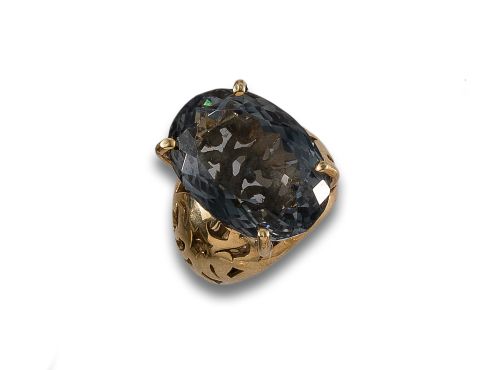 SORTIJA ANCHA DE PLATA DORADA CON CUARZO VERDE