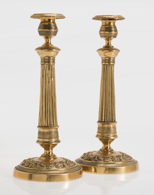 Pareja de candeleros estilo Carlos X, ppios. S XX