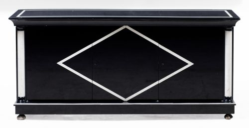 Aparador siguiendo modelos italianos años 80