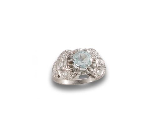 ART DECO STYLE RING WITH DIAMOND AND AQUAMARINE IN PLATINUM