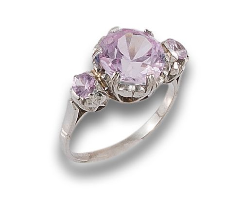 SORTIJA DE ROSAS DE FRANCIA EN PLATINO