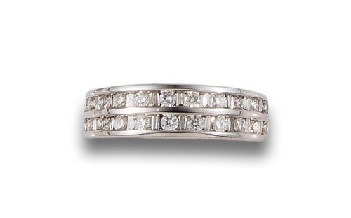 SORTIJA DOBLE MEDIA ALIANZA DE DIAMANTES, EN ORO BLANCO