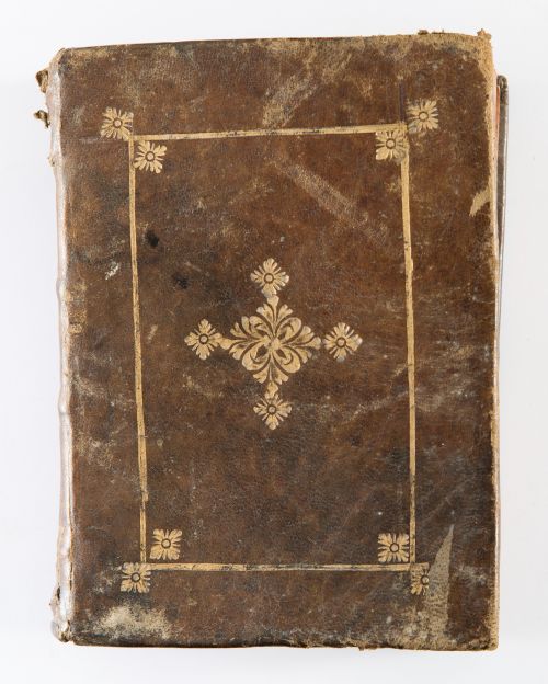 Libro manuscrito en latín, probablemete realizado por estud