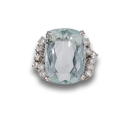 SORTIJA DE AGUAMARINA Y DIAMANTES, ORO BLANCO