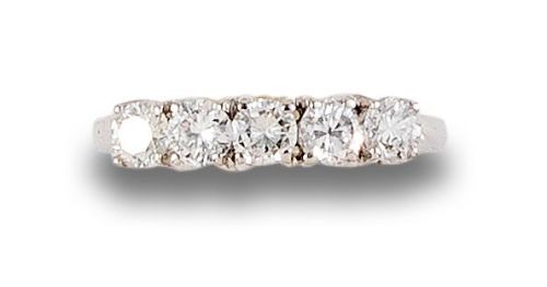 SORTIJA CINQUILLO DE DIAMANTES, EN ORO BLANCO