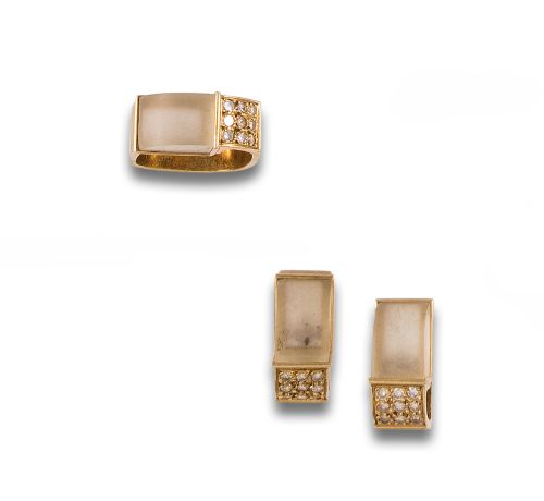 PENDIENTES Y SORTIJA DE DIAMANTES Y CRISTAL DE ROCA, EN ORO