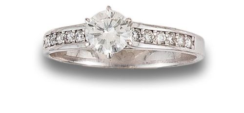 SORTIJA EN ORO BLANCO Y DIAMANTES