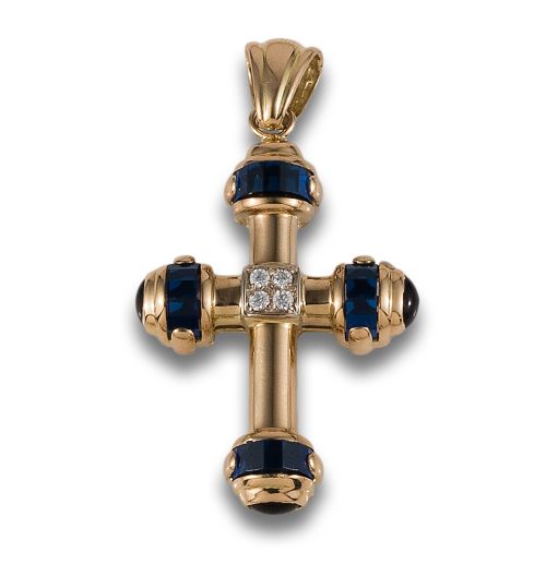 CRUZ COLGANTE EN ORO CON ZAFIROS SINTÉTICOS Y CIRCONITAS