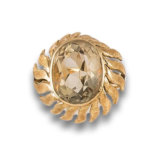 SORTIJA, AÑOS 70, FLOR DE CUARZO, EN ORO AMARILLO