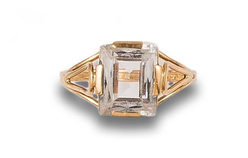 SORTIJA SOLITARIO DE CIRCONITA, EN ORO AMARILLO