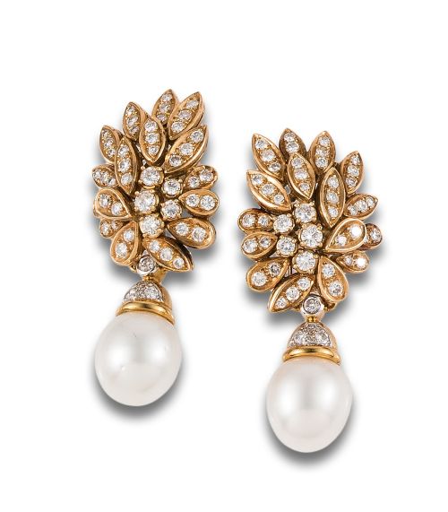 LARGOS PENDIENTES EN ORO CON DIAMANTES Y PERLAS