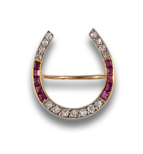 SORTIJA EN ORO CON RUBÍES SINTÉTICOS Y DIAMANTES