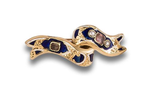 BROCHE ANTIGUO DE ESMALTE Y PERLITAS EN ORO AMARILLO