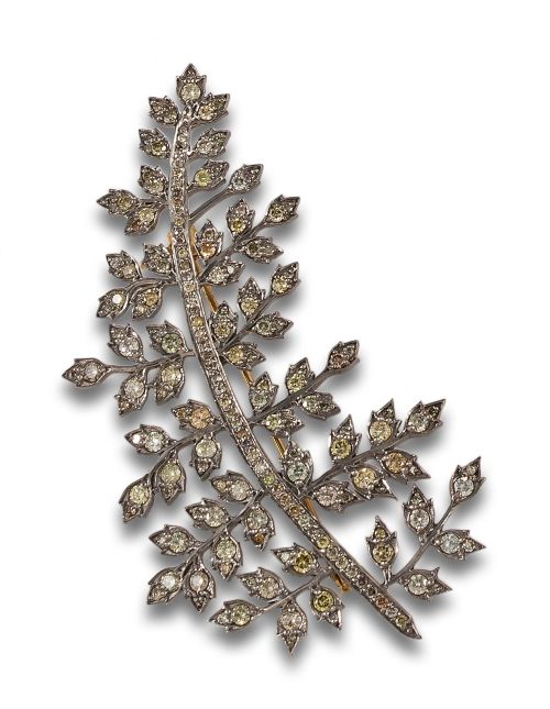 BROCHE HOJA DE DIAMANTES, EN ORO Y PLATA
