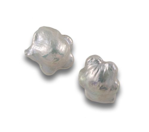 PENDIENTES DE PERLAS Y PLATA.