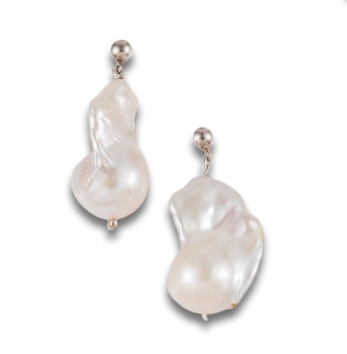 PENDIENTES COLGANTES DE PERLAS CULTIVADAS BARROCAS EN PLATA