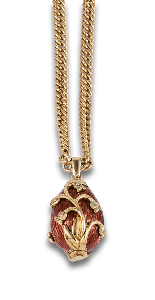 COLGANTE HUEVO DE ESMALTE, DIAMANTES, EN ORO AMARILLO Y CAD