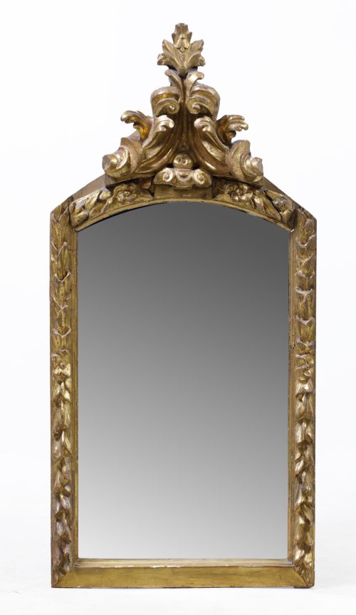 Espejo realizado a partir de elementos antiguos