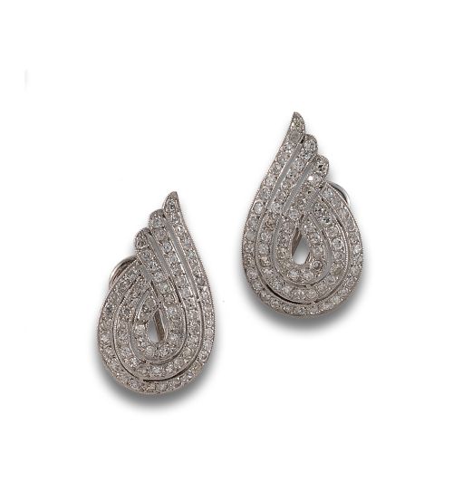 PENDIENTES ESTILO AÑOS 50 DE PLATINO Y DIAMANTES