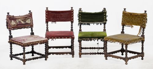 Cuatro sillas de estrado, siguiendo modelos del S. XVII