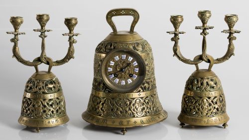 Guarnición de reloj y pareja de candelabros, Francia, c. 19